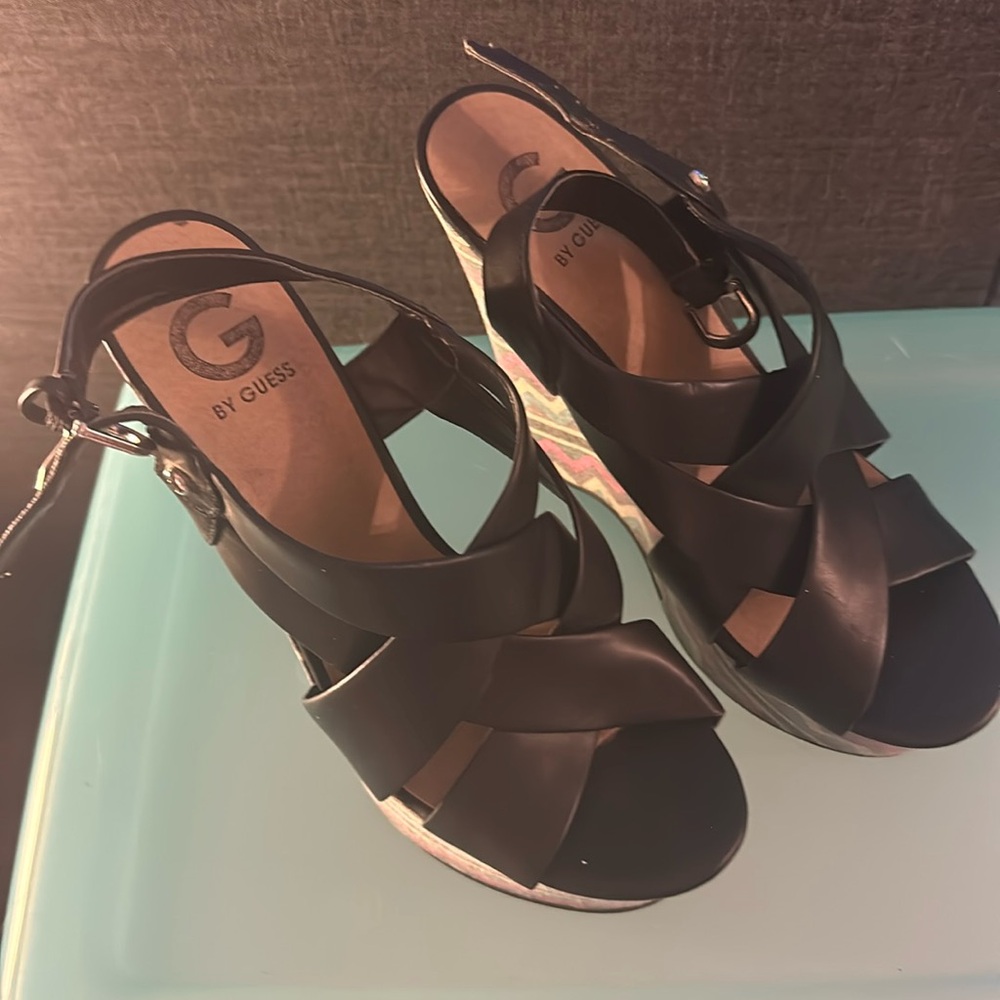 G By Guess Women Wedge Strapy Sandle